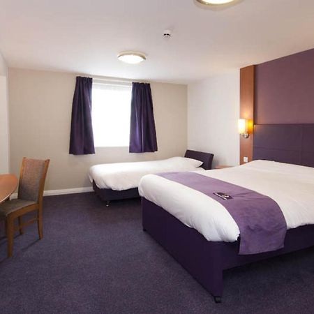 Premier Inn London Ealing Брентфорд Экстерьер фото