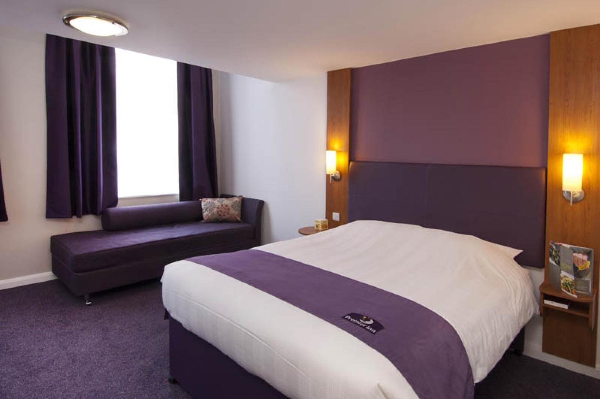 Premier Inn London Ealing Брентфорд Экстерьер фото