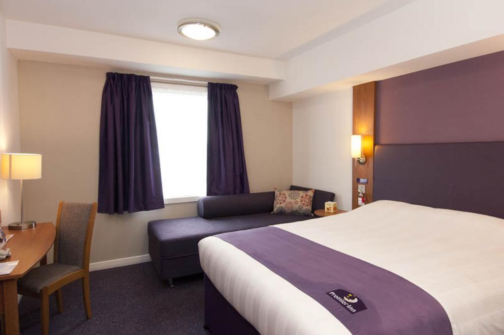 Premier Inn London Ealing Брентфорд Номер фото