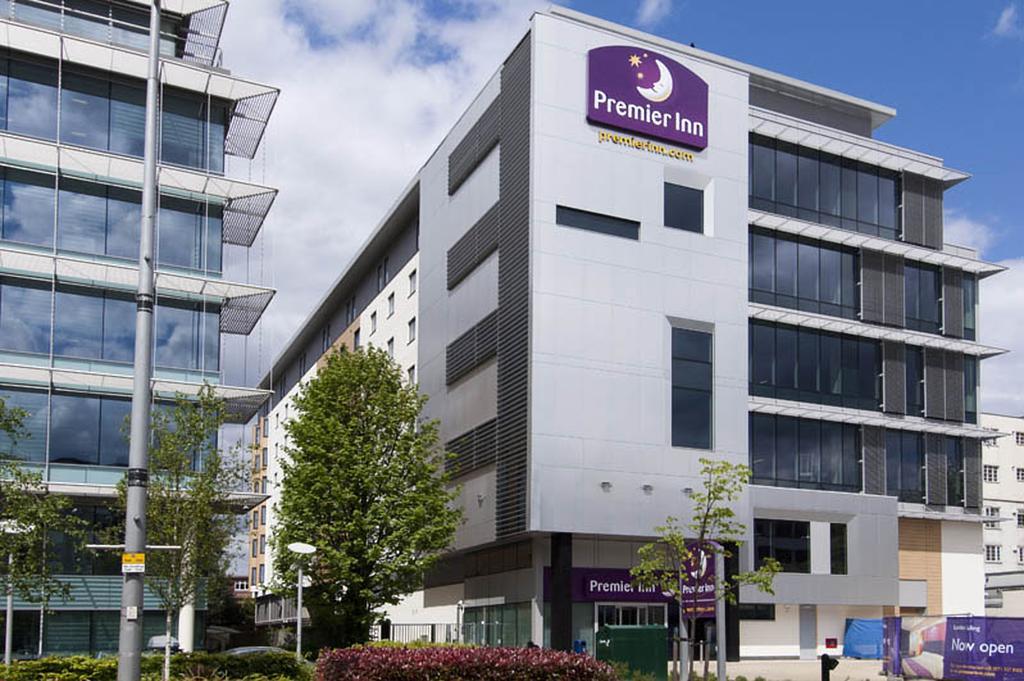 Premier Inn London Ealing Брентфорд Экстерьер фото