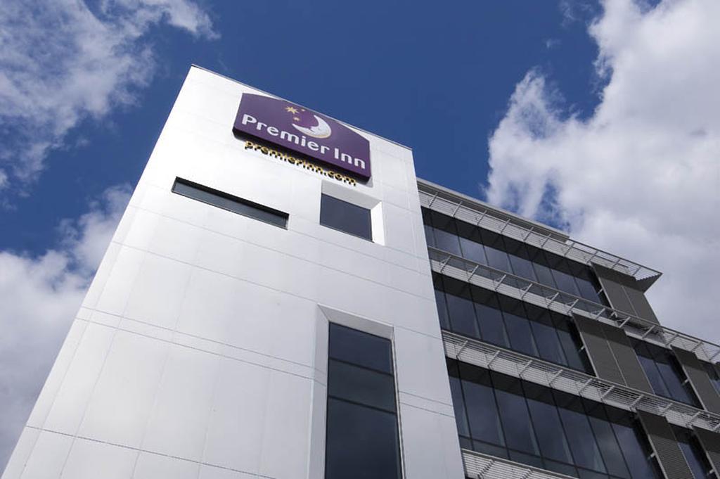 Premier Inn London Ealing Брентфорд Экстерьер фото