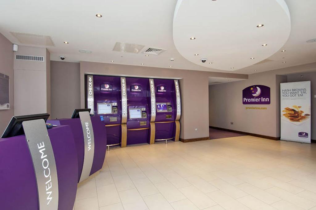 Premier Inn London Ealing Брентфорд Экстерьер фото