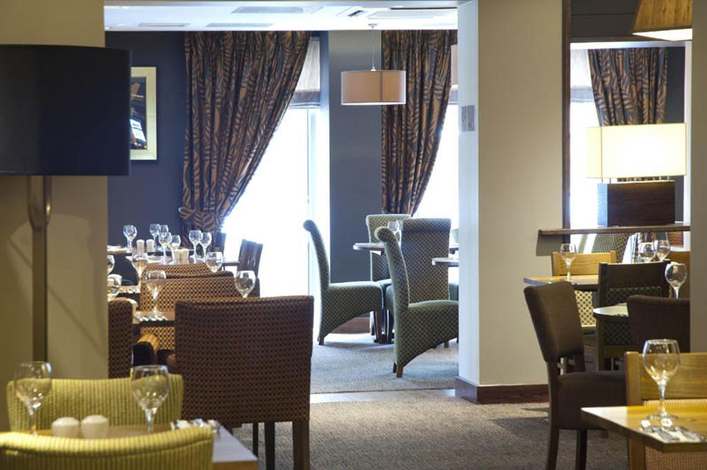 Premier Inn London Ealing Брентфорд Экстерьер фото