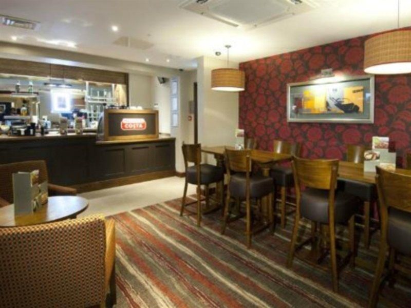 Premier Inn London Ealing Брентфорд Экстерьер фото