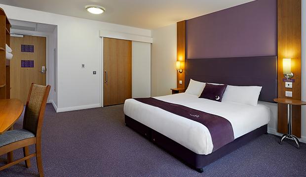 Premier Inn London Ealing Брентфорд Экстерьер фото